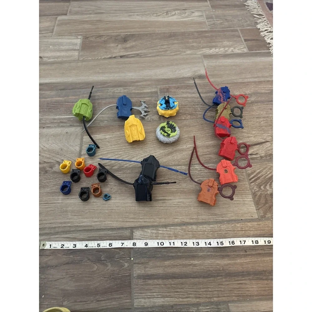 Vintage Hasbro Beyblade Lot Launchers & RIP Cords Various Sizes Colors 33 Pieces